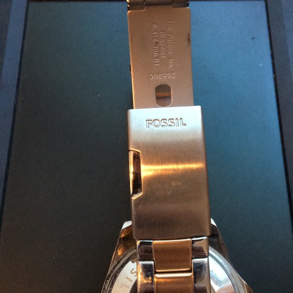 Women’s Fossil Watch - Picture 4 of 6